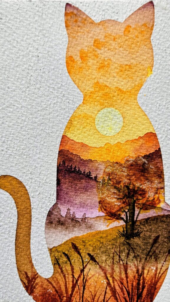 Aquarelle représentant la silhouette d'un chat assis, remplie par un paysage d'automne au coucher du soleil. On y voit des collines, un arbre feuillu, des herbes au premier plan et un soleil rond dans un ciel orangé et violet.